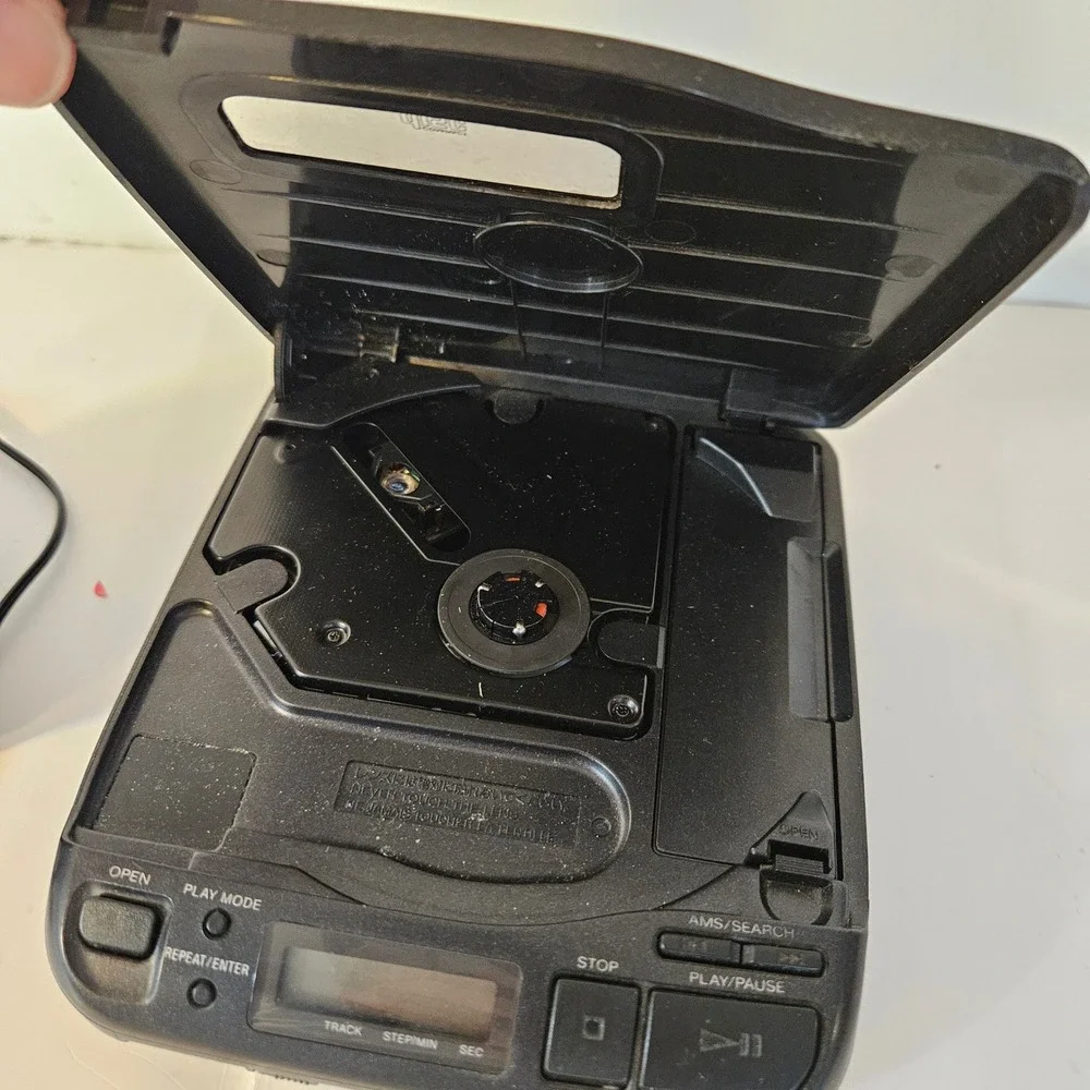 Sony Discman D-34 Portable CD Player Mega Bass 1992 & AC Adapter for PARTS